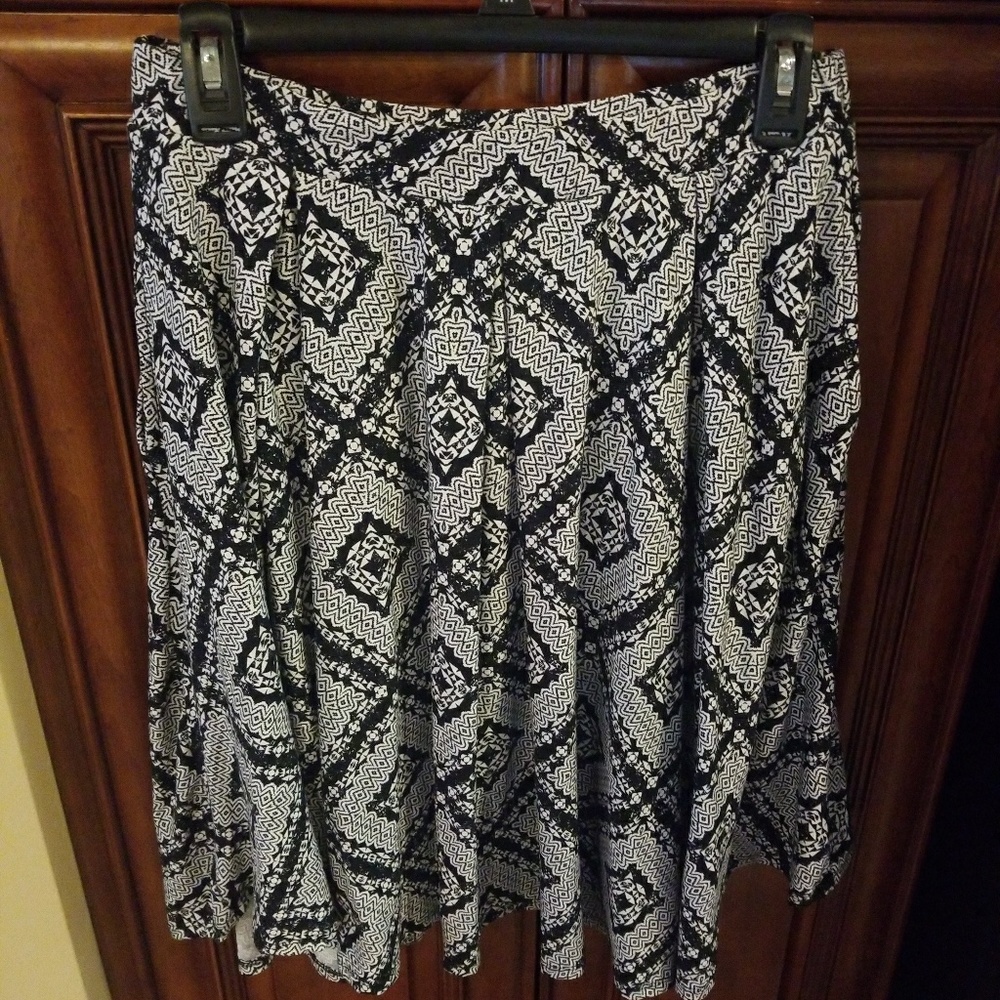 Lularoe Madison skirt size small